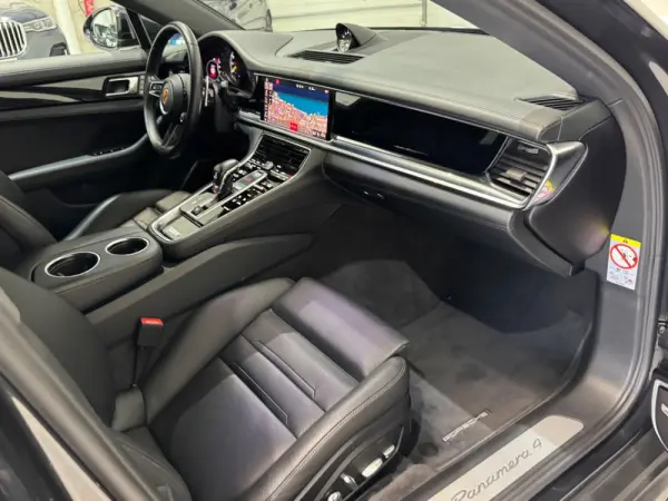 Porsche Panamera Sport Turismo 4 E-Hybrid 41