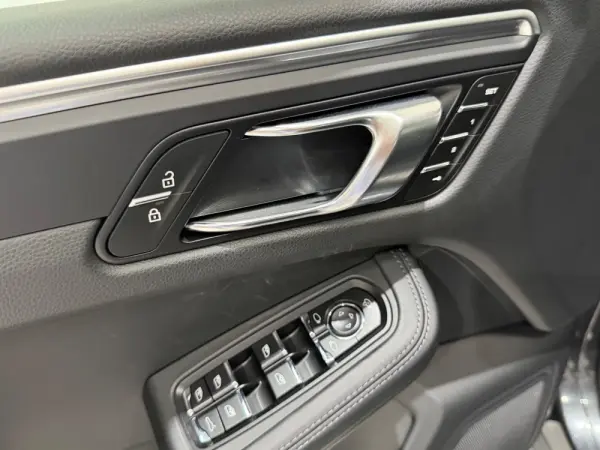 Porsche Macan PDK 16