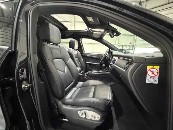 Porsche Macan PDK 38