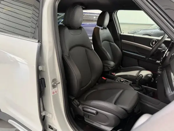 MINI Countryman Cooper D Yours Auto 29