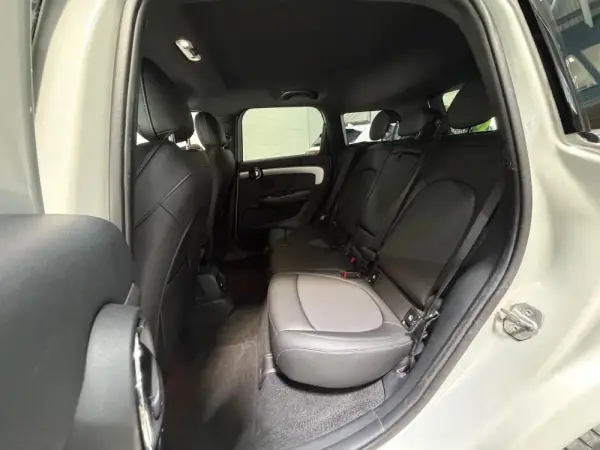 MINI Countryman Cooper D Yours Auto 39
