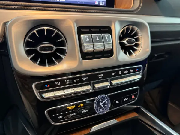 Mercedes-Benz G 500 AMG LINE 27
