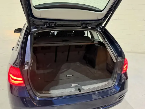 BMW 318 d Line Sport 8