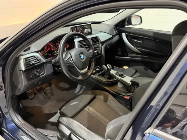 BMW 318 d Line Sport 13