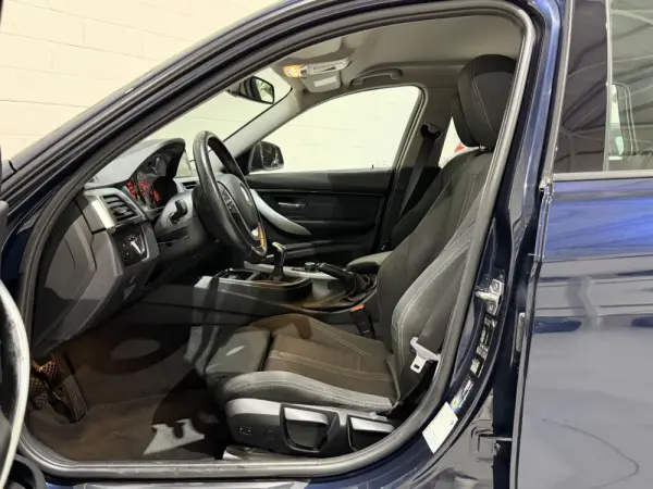 BMW 318 d Line Sport 14