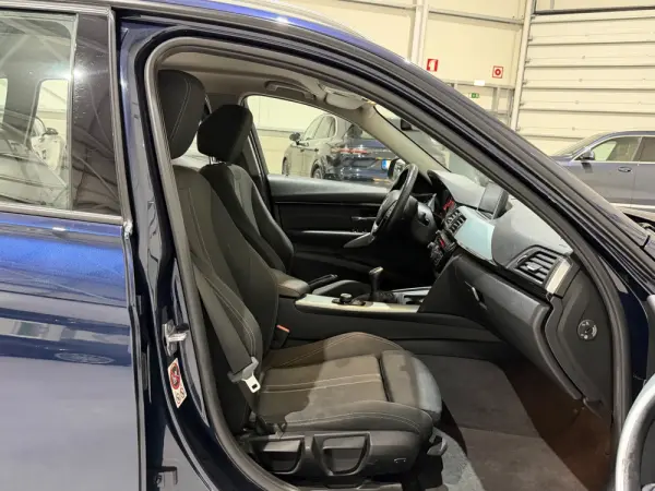 BMW 318 d Line Sport 16