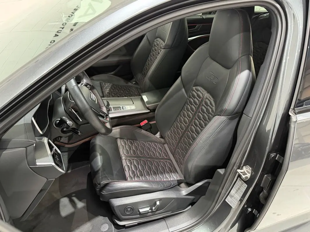 Audi RS6 4.0 TFSI quattro Tiptronic 32