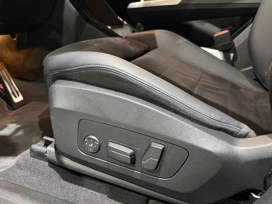 BMW 225xe Active Tourer e xDrive Pack Desportivo M 29