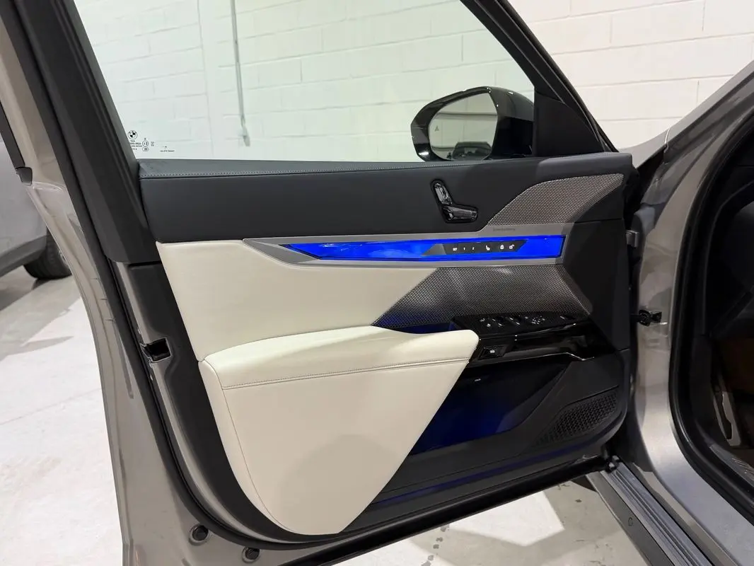 BMW 740 d xDrive Pack Desportivo M Pro 24