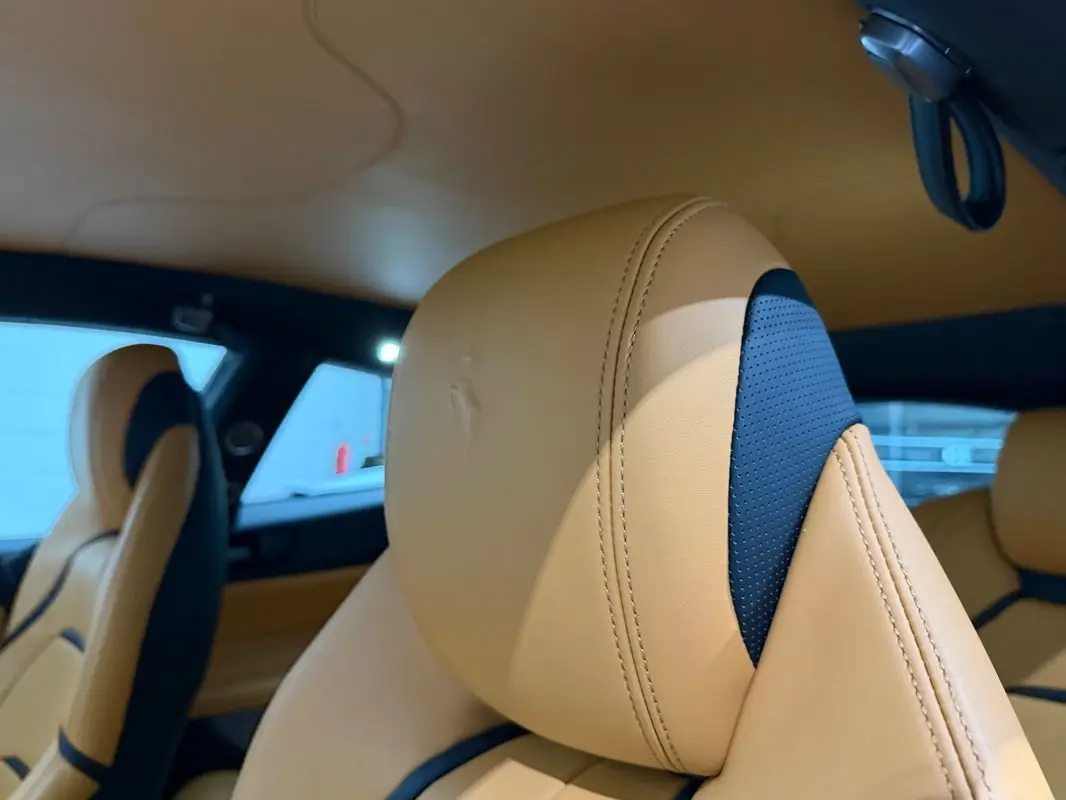 Ferrari GTC4 Lusso 26