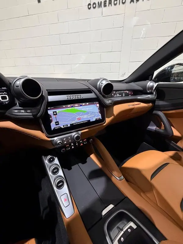 Ferrari GTC4 Lusso 37