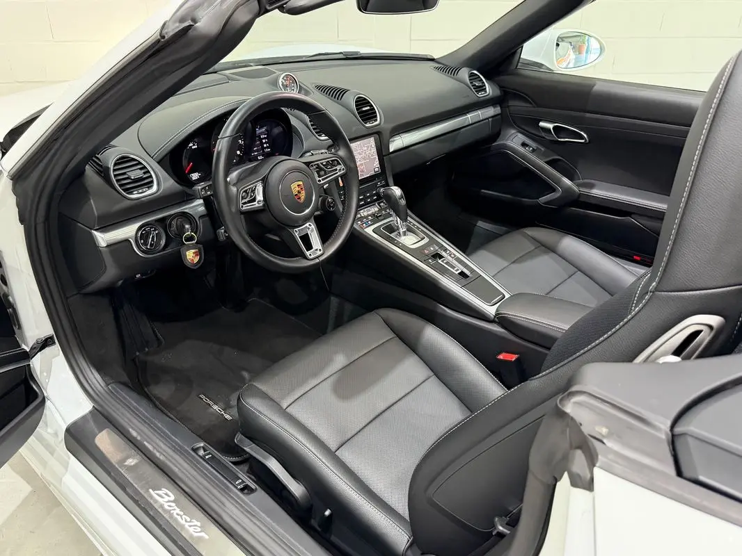 Porsche 718 Boxster Style Edition PDK 32