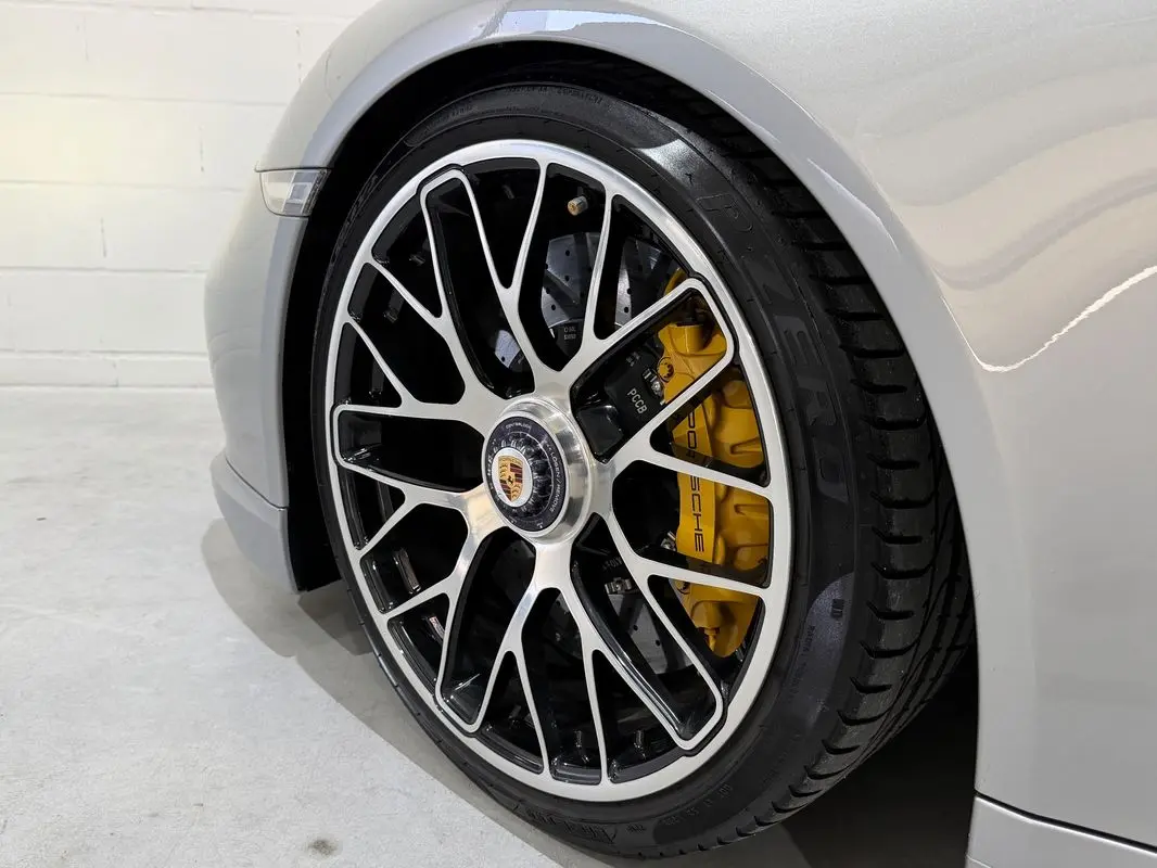 Porsche 911 (991) Turbo S 16