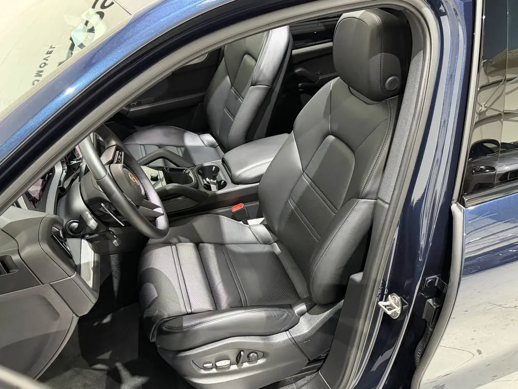 Porsche Cayenne E-Hybrid 8