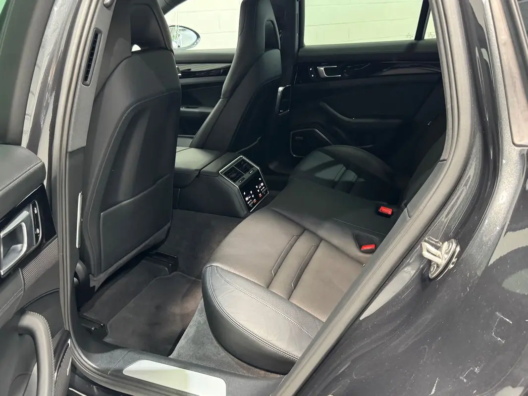 Porsche Panamera Sport Turismo 4 E-Hybrid 10