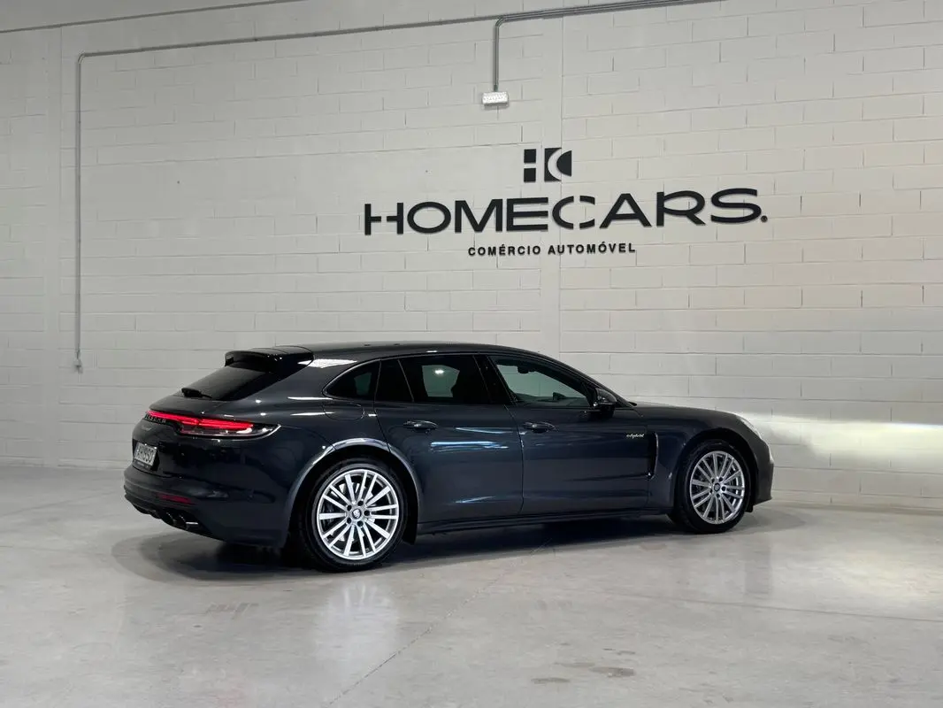 Porsche Panamera Sport Turismo 4 E-Hybrid 12