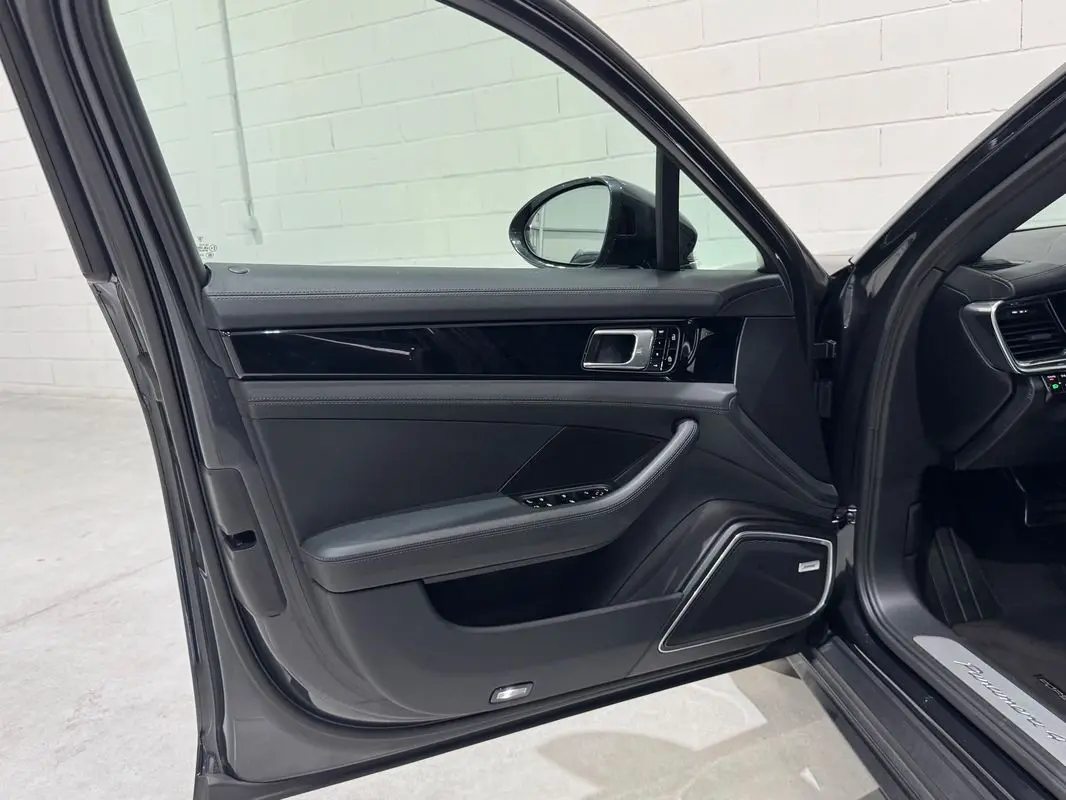 Porsche Panamera Sport Turismo 4 E-Hybrid 26