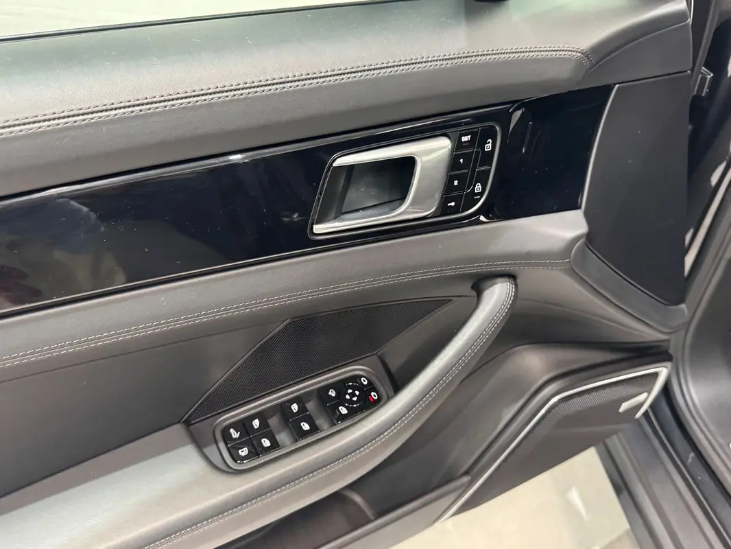 Porsche Panamera Sport Turismo 4 E-Hybrid 28