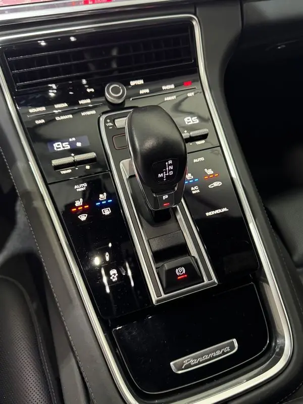 Porsche Panamera Sport Turismo 4 E-Hybrid 30