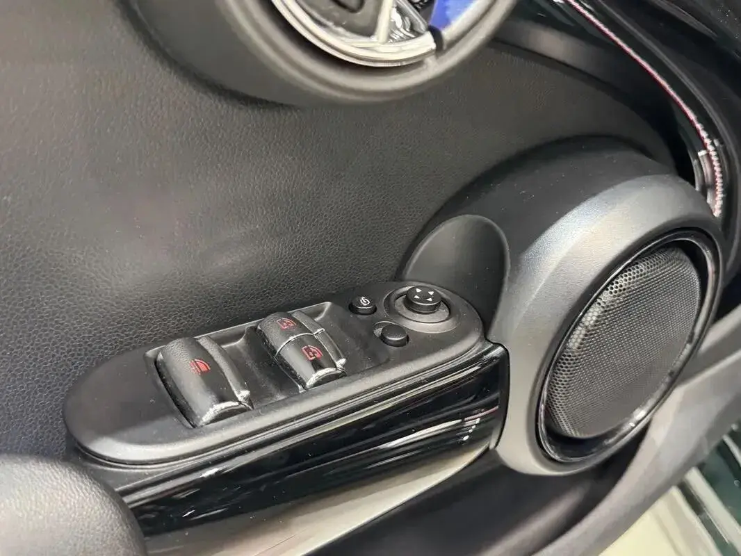 MINI Cabrio John Cooper Works 22