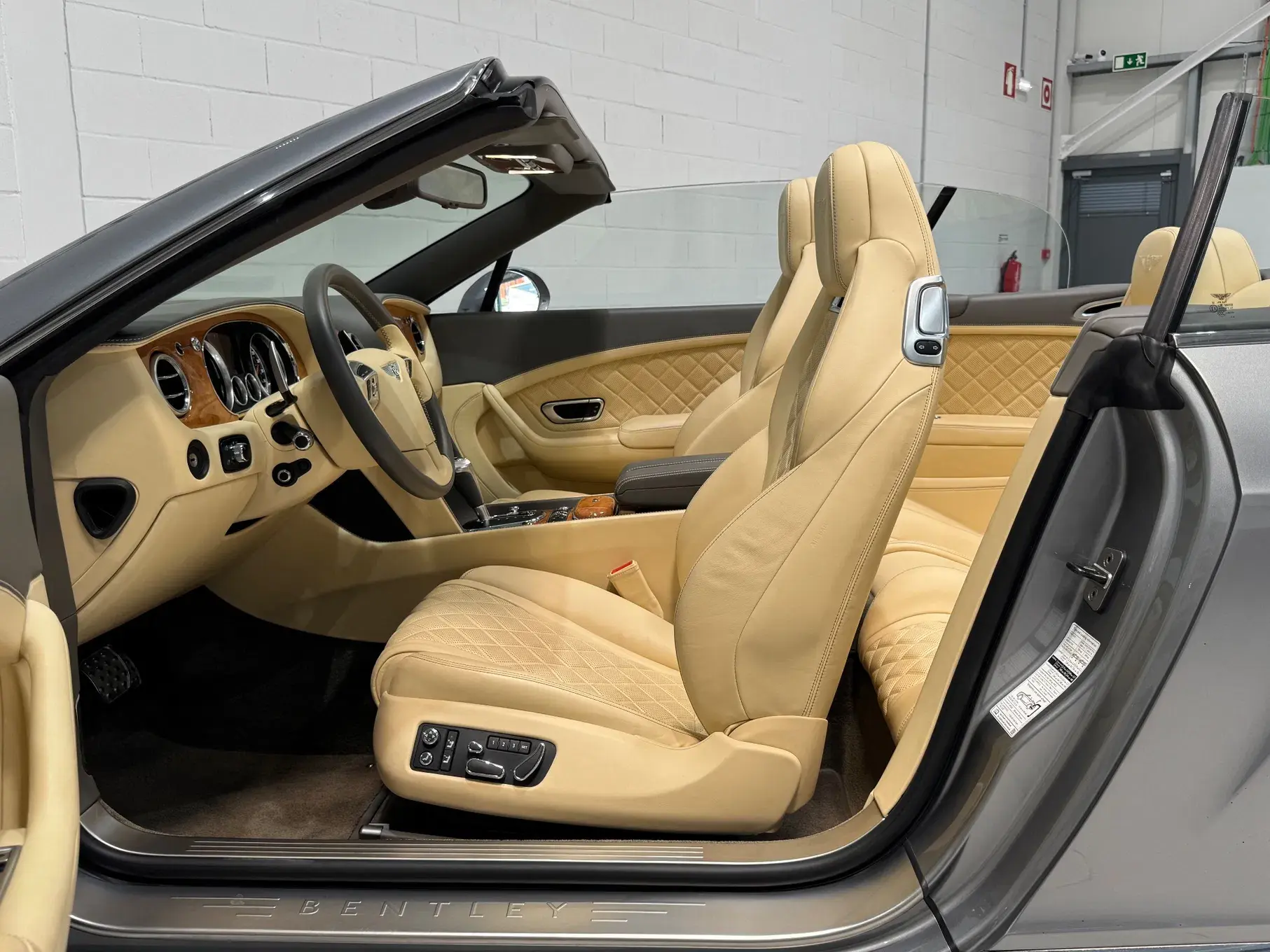 Bentley Continental Cabrio GT V8 Convertible 16