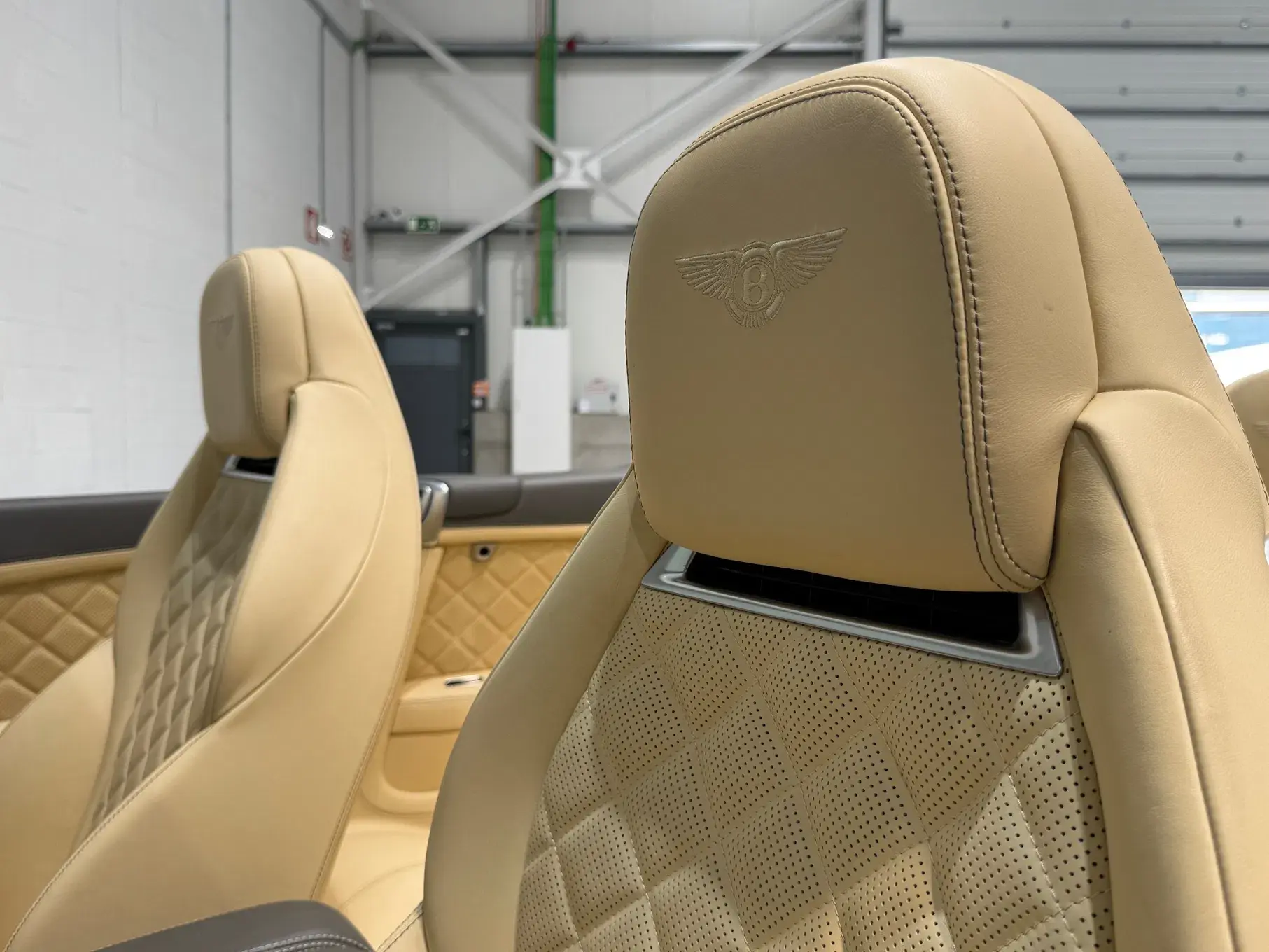 Bentley Continental Cabrio GT V8 Convertible 25