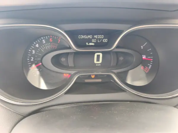 Renault Captur 1.0 TCe Exclusive 11