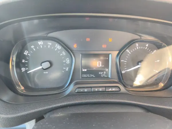 Opel Vivaro L2H2 9 LUGARES 8