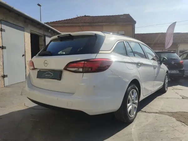 Opel Astra Sports Tourer 1.5 D Business 4