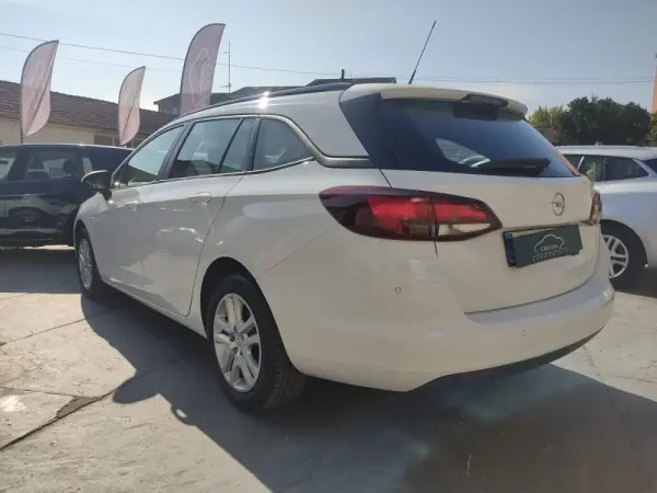 Opel Astra Sports Tourer 1.5 D Business 5