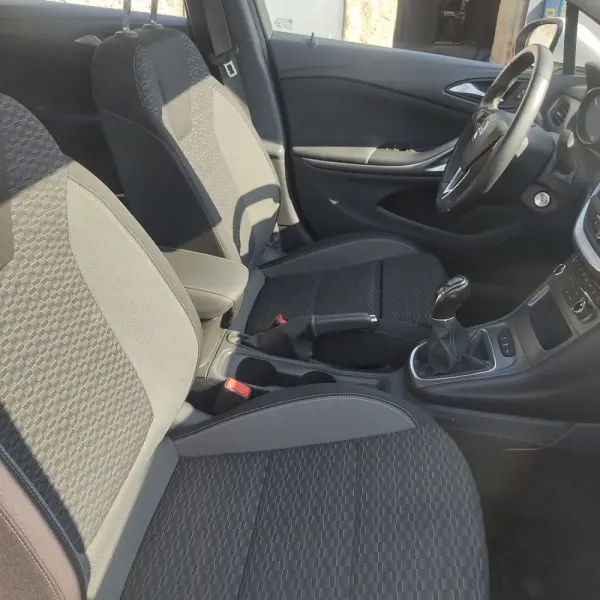 Opel Astra Sports Tourer 1.5 D Business 8