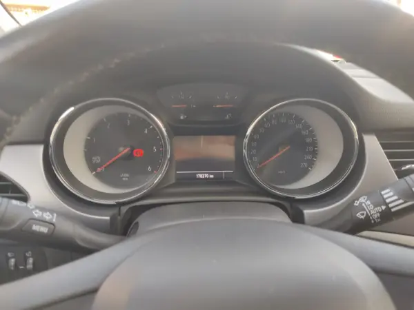 Opel Astra Sports Tourer 1.5 D Business 11