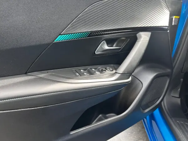 Peugeot 2008 1.2 PureTech Allure Pack 12