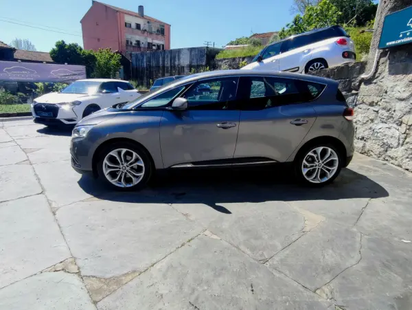 Renault Scénic Hybrid intense 5