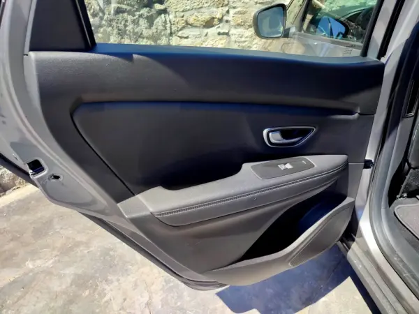 Renault Scénic Hybrid intense 46