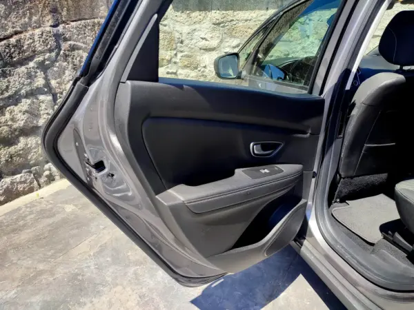 Renault Scénic Hybrid intense 47