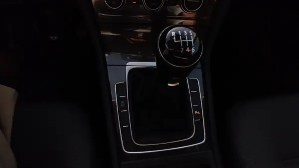 Volkswagen Golf 1.0 TSI Stream 23