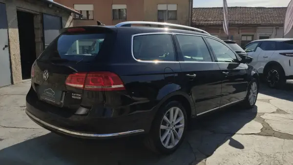 Volkswagen Passat Variant 2.0 TDi Highine DSG 21