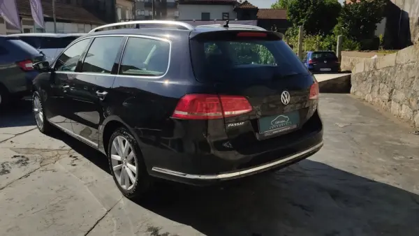 Volkswagen Passat Variant 2.0 TDi Highine DSG 24