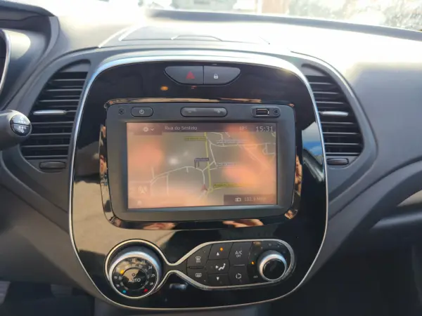 Renault Captur 1.0 TCe Exclusive 8