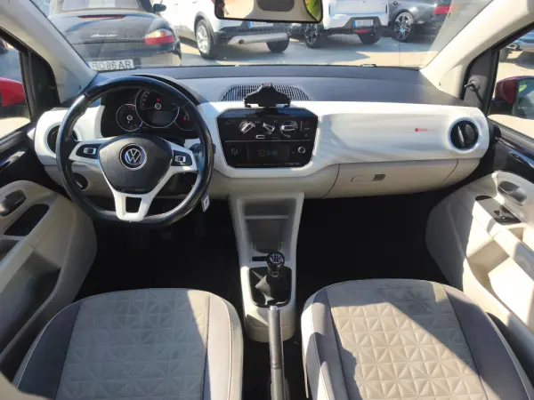 Volkswagen Up! 9