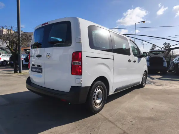 Opel Vivaro L2H2 9 LUGARES 4