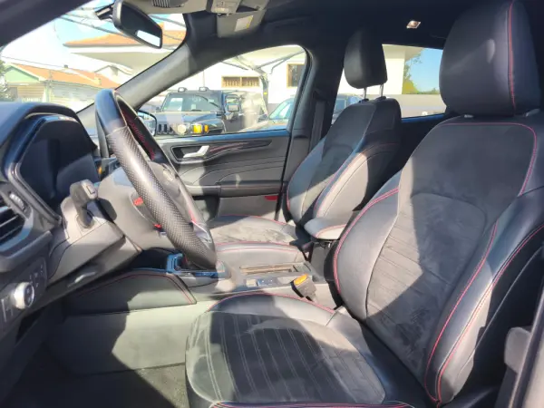 Ford Kuga 1.5 EcoBoost ST-Line X 8