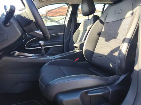 Jeep Avenger 1.2 GSE T3 Summit 9