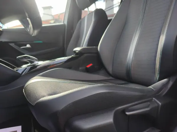 Peugeot 2008 1.5 BlueHDi Allure Pack EAT8 9
