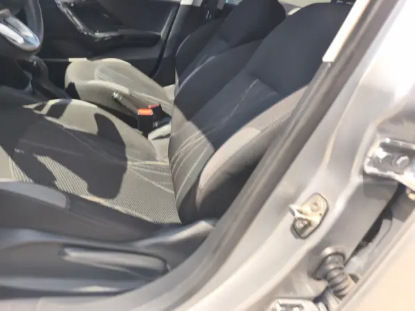 Peugeot 208 1.4 HDi SE Style 9
