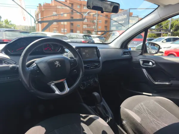 Peugeot 208 1.4 HDi SE Style 11