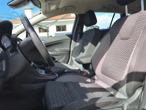 Opel Astra Sports Tourer 1.5 D Business 9