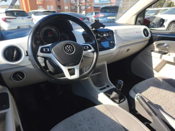 Volkswagen Up! 10