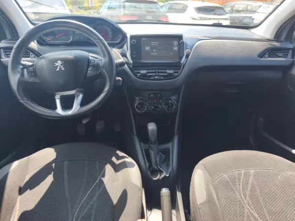 Peugeot 208 1.4 HDi SE Style 12